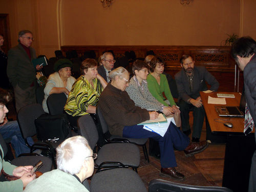 Андрей Кочешков держит речь...