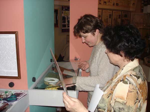 Мать и Дочь за работой...