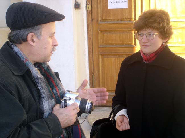 Аруцев Ю.И. и Блохина И.В. обсуждают результаты чтений.